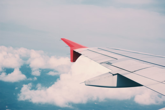 A photo showing the wing of an airplane.